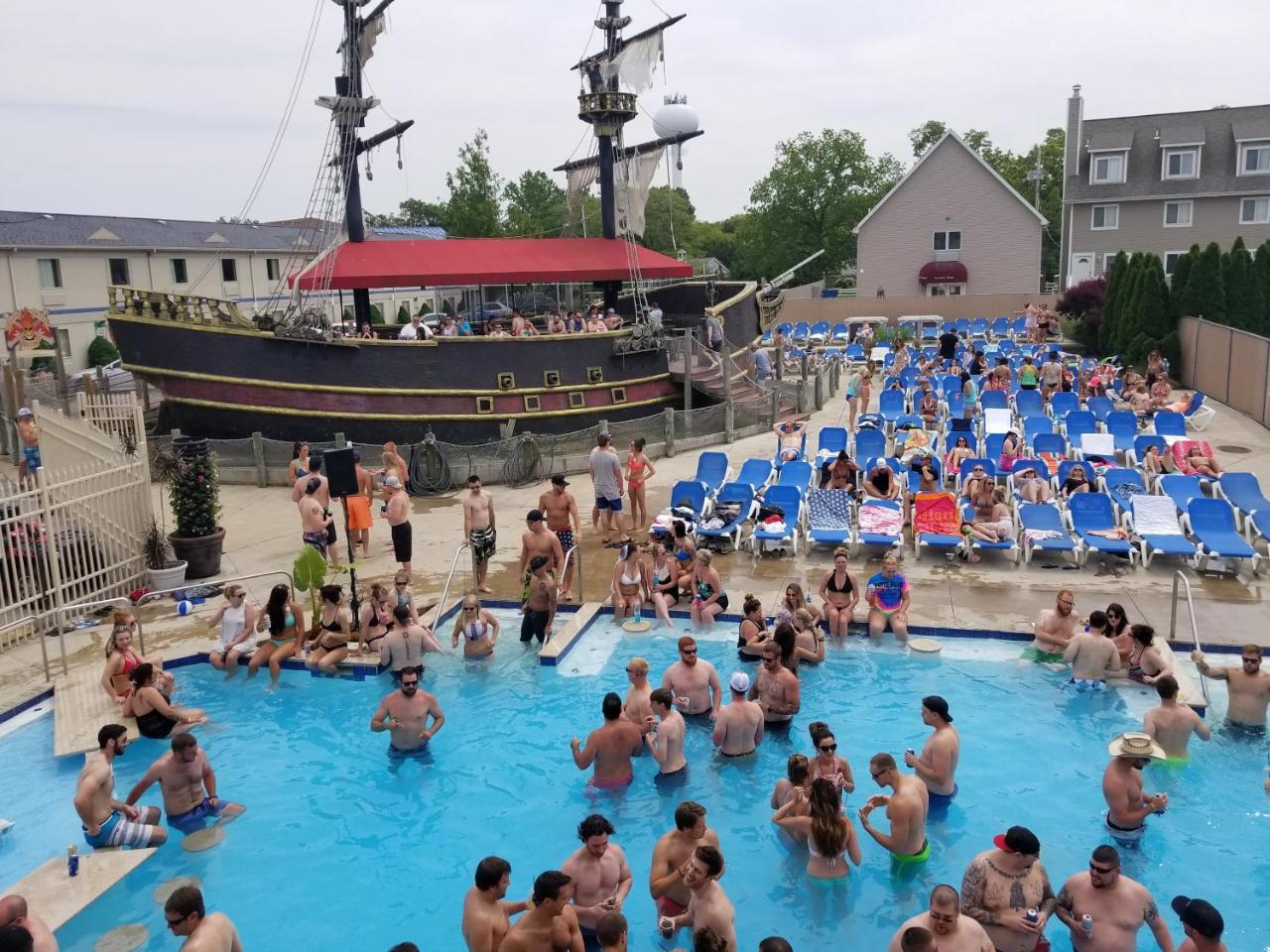 Grand Islander Hotel Put-in-Bay Exterior photo